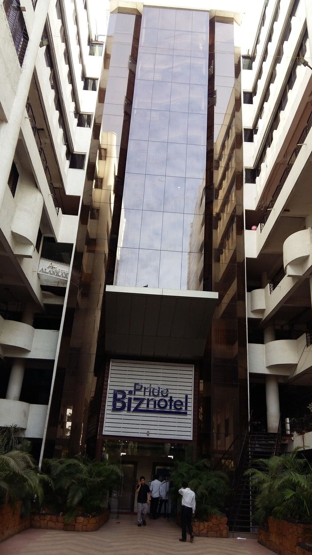 Pride Biznotel ואדודרה מראה חיצוני תמונה